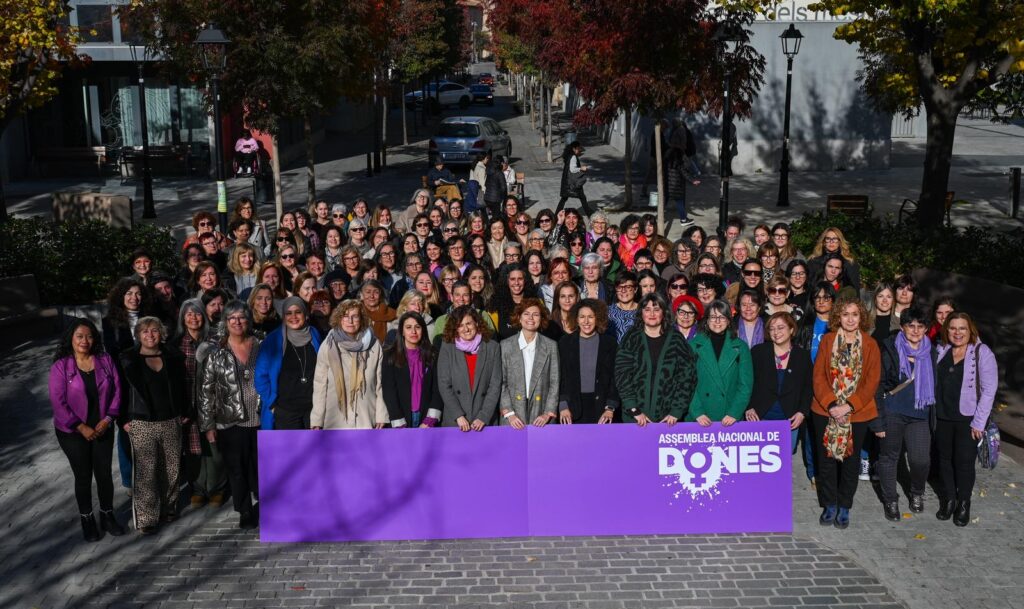 Les integrants de l'Assemblea de Dones d'Esquerra Republicana, aquest dissabte a Caldes de Montbui. PAULA ROQUE
