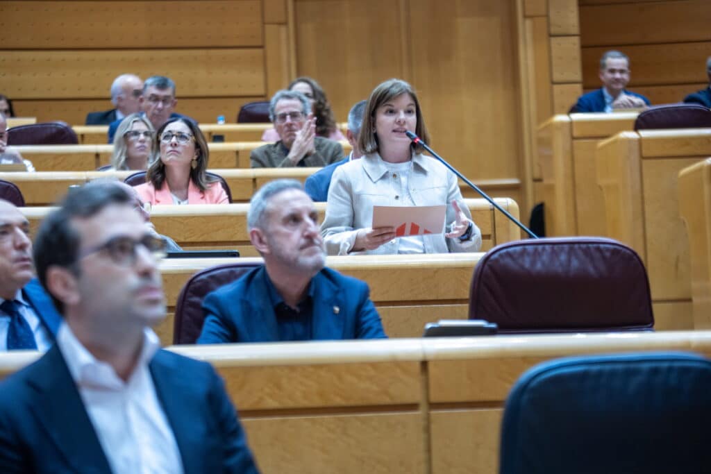 La portaveu Sara Bailac a la sessió de control del Senat