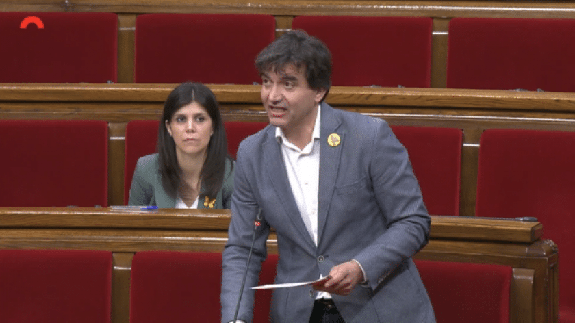  El president del grup republicà al Parlament, Sergi Sabrià, en la seva intervenció d'avui en un Ple reduït a causa del coronavirus 
