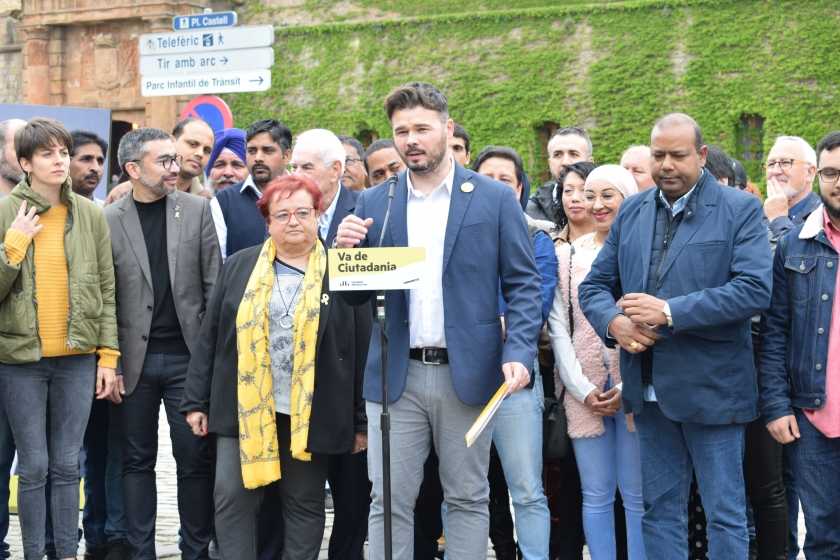  El candidat republicà al Congrés Gabriel Rufián ha intervingut en un acte de campanya davant del castell de Monjuïc 