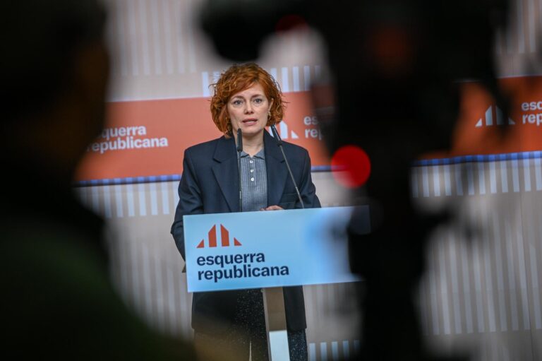 Elisenda Alamany a la roda de premsa reclamant accelerar el traspàs de Rodalies