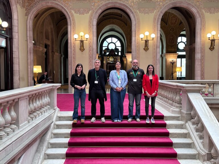 Representants de la Federació Catalana de Korfbal han comparegut a la comissió d'Esports del Paralament acompanyats de la diputada republicana Marta Vilalta.