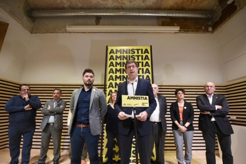  Carles Mundó acompanyat de Gabriel Rufián, Joan Ignasi Elena, Joan Manuel Tresserras, Eva Baró, Ernest Maragall, Marta Vilaret, Josep Maria Reniu i Ignasi Doñate. 