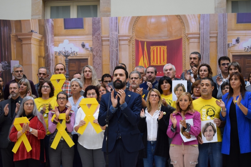  Els treballadors i treballadores del Parlament homenatgen Carme Forcadell el dia que es compleix 1 any del seu primer ingrés a presó 
