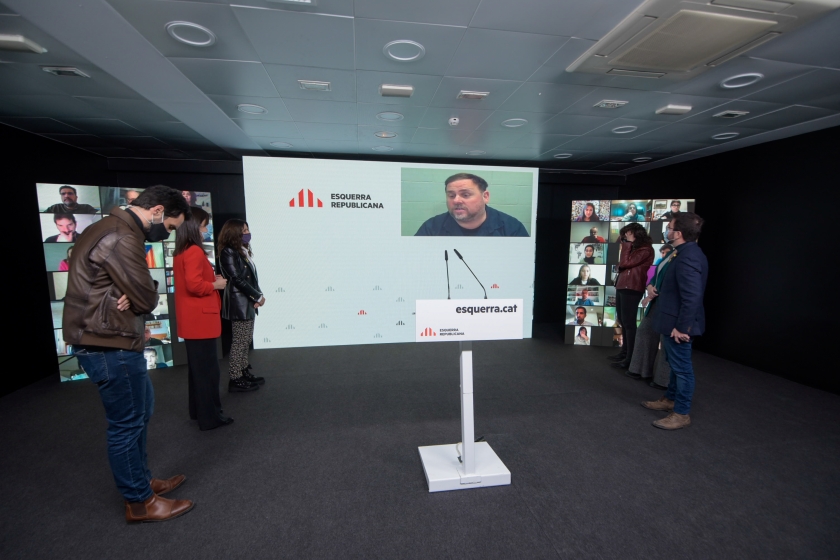  Els candidats republicans escolten el missatge enviat pel president, Oriol Junqueras 