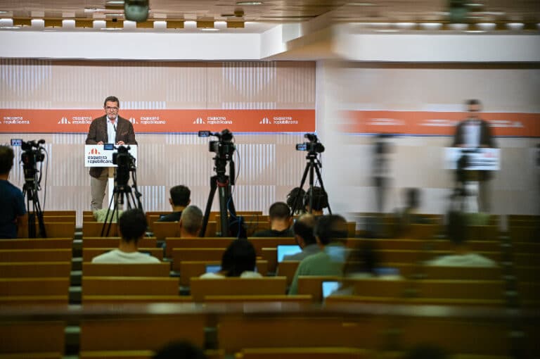Isaac Albert a la sala de premsa de la Seu Nacional d'Esquerra Republicana