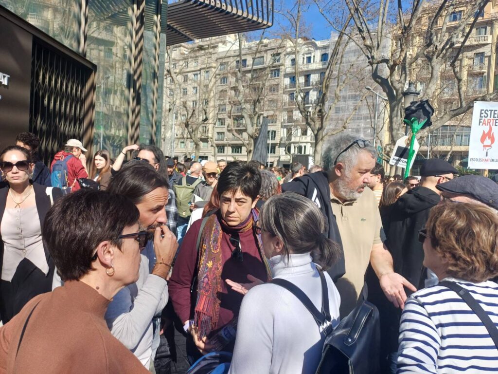 Jordi Albert, Laura Pelay, Bàrbara Lligadas i Irene Aragonès a la manifestació dels docents a Barcelona