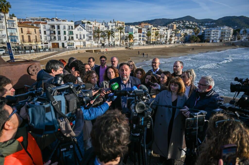 Junqueras, Capella i Carbonell han atès els mitjans des de Sitges, on el grup parlamentari ha fet aquest dimecres la jornada de treball.