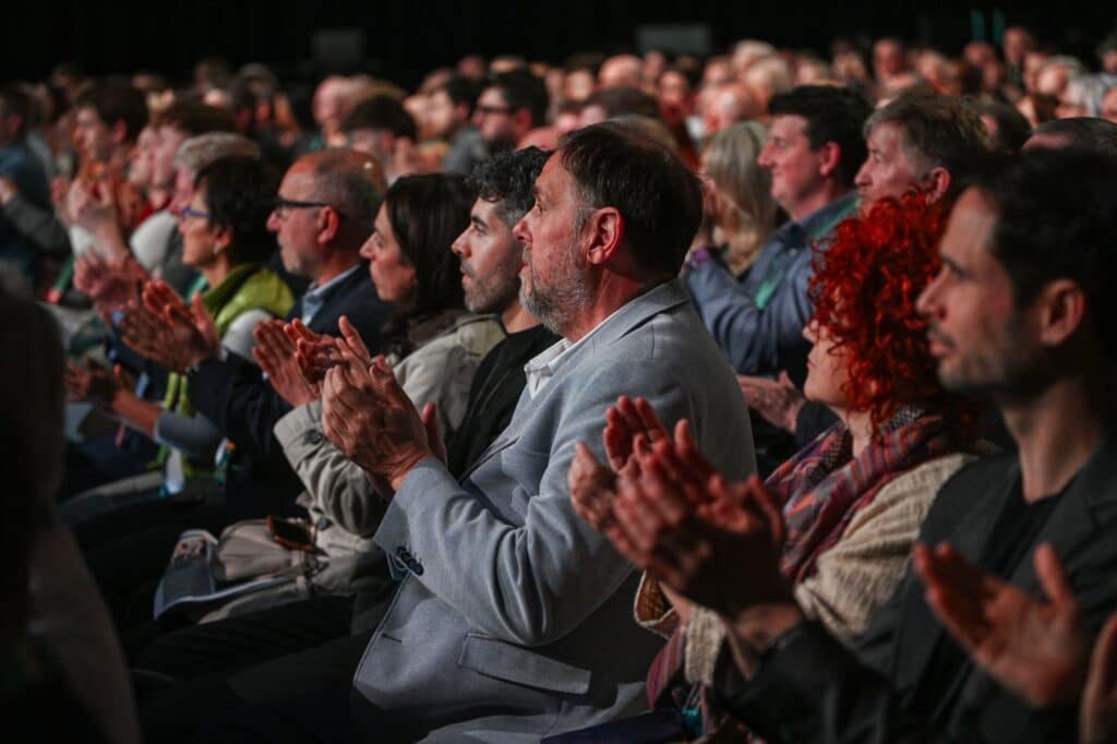 Junqueras ha assistit al Congrés del Sinn Féin amb el secretari de Relacions Internacionals d'Esquerra, Adrià Guevara.