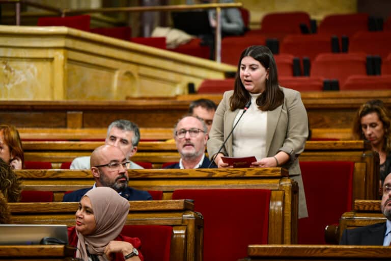 La diputada de Jovent Republicà, Mar Besses, ha vehiculat les preguntes dels republicans al Parlament sobre el cas de la formació dels Mossos.