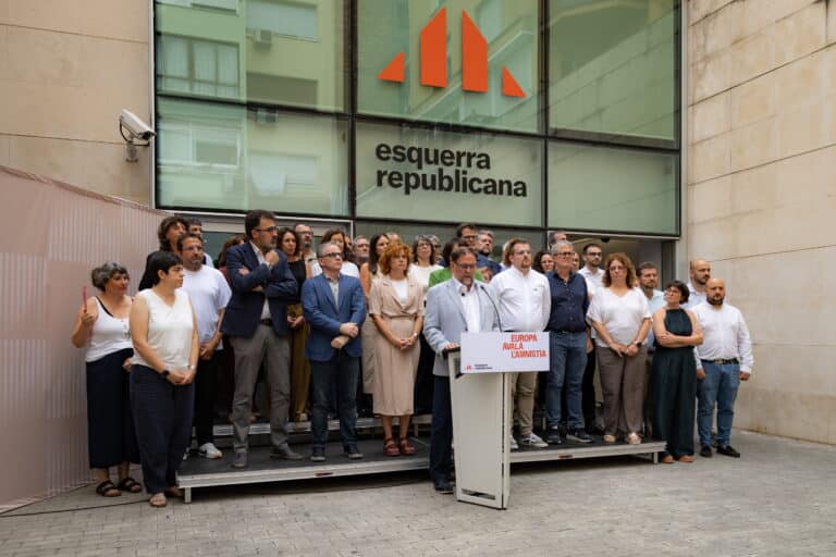 Oriol Junqueras i altres membres d'Esquerra Republicana a la seu del partit després de conèixer l'aval del TJUE a la llei d'amnistia.