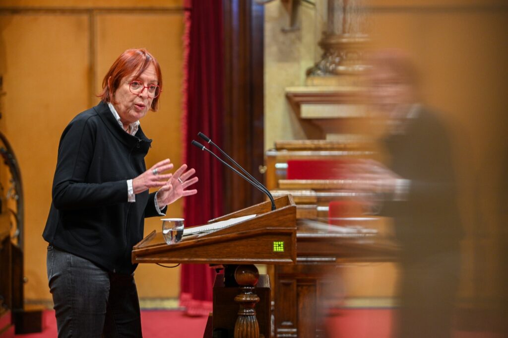 Montse Bergés, la portaveu republicana en matèria d'agricultura i ramaderia, reclamant al conseller Ordeig més contundència del Govern contra el Mercosur.