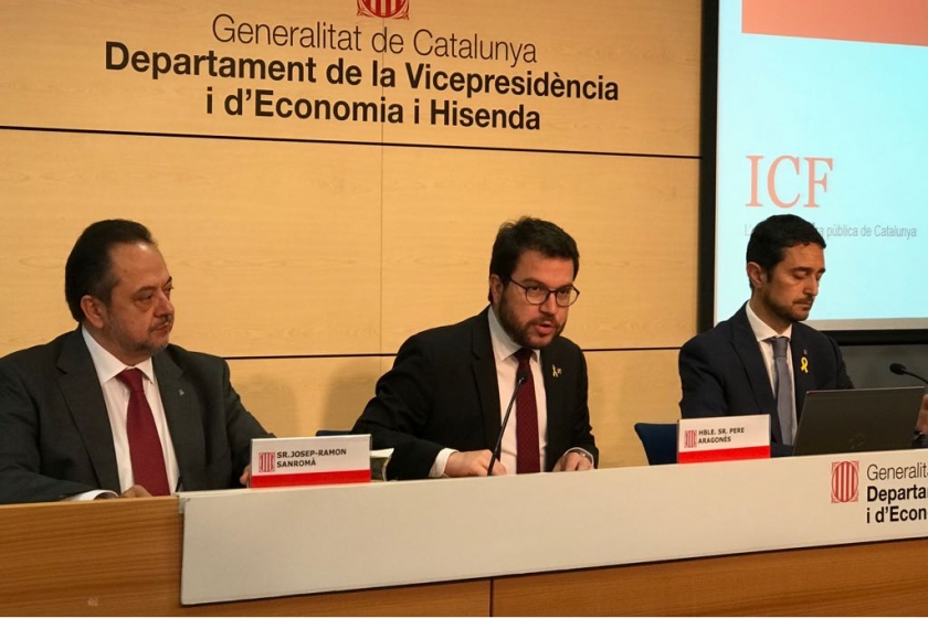  El vicepresident del Govern i Conseller d'Economia Pere Aragonès (al centre) durant la presentació 