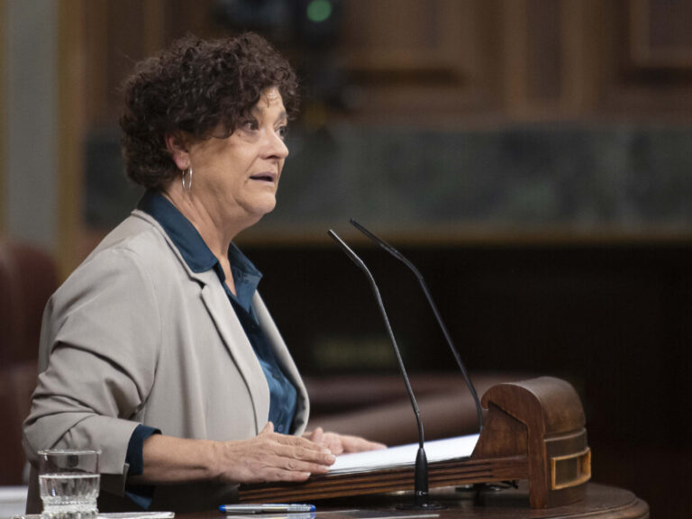 Pilar Vallugera a la tribuna del Congrés de Diputats