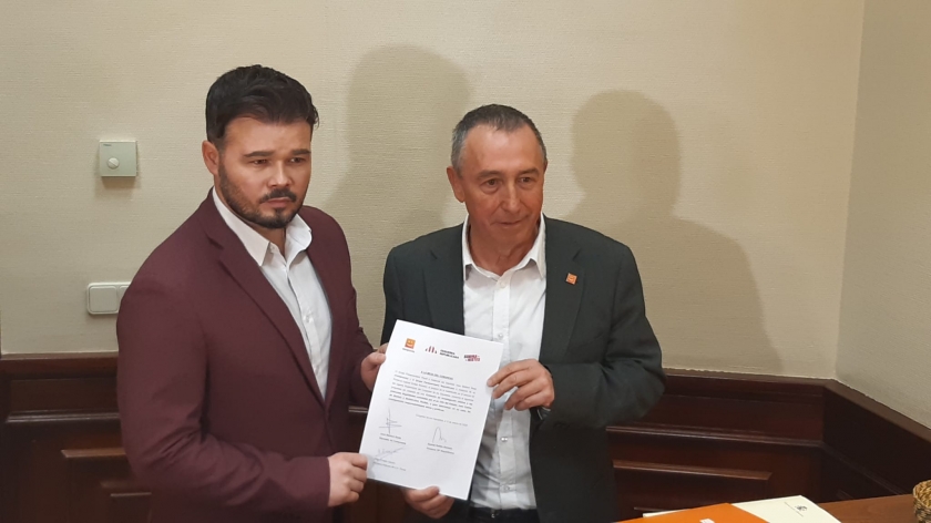  Gabriel Rufián i Joan Baldoví registren la petició de comissió d'investigació al Congrés. 