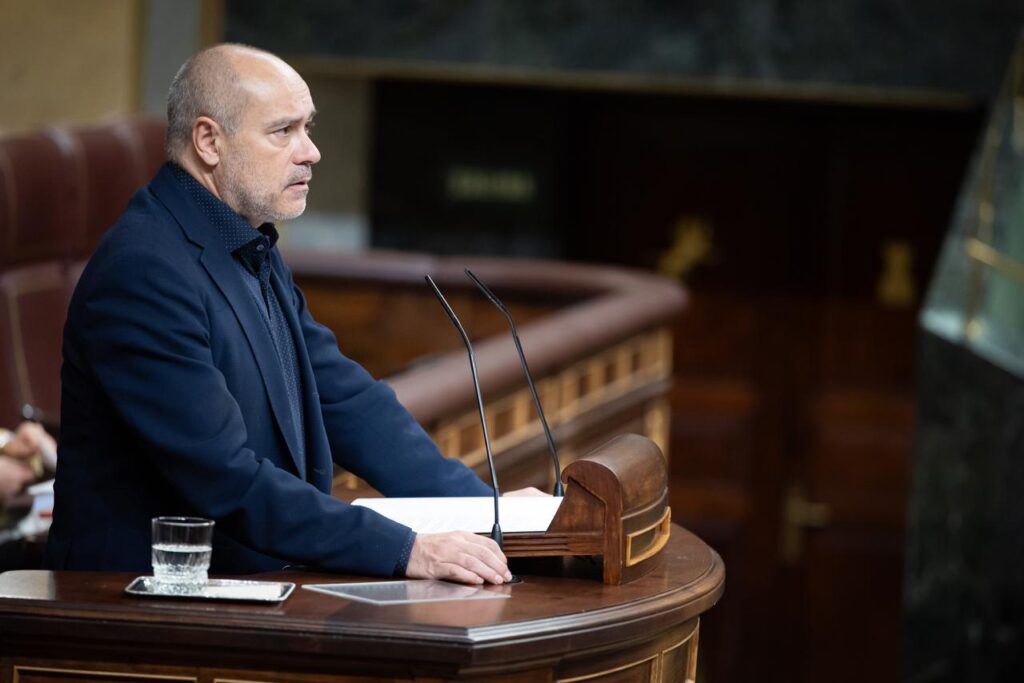 El diputat Jordi Salvador al ple del Congrés defensant la iniciativa d'Esquerra Republicana per la defensa dels treballadors autònoms