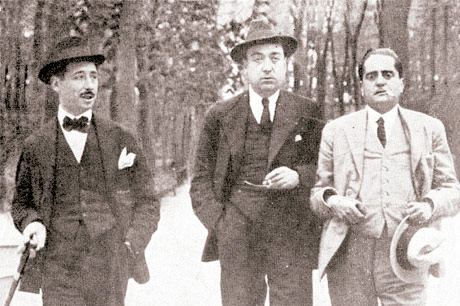 Lluís Companys, Salvador Seguí i Francisco Gómez Hidalgo passejant per un jardí públic de Madrid | 1920