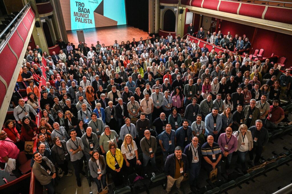 Els 500 alcaldes, alcaldesses, regidors i regidores que han assistit a la trobada municipalista d'Esquerra.