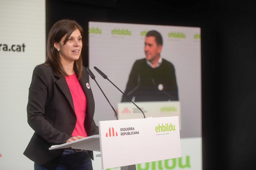  La secretària general adjunta i portaveu d'Esquerra Republicana, Marta Vilalta, amb el coordinador general d'EHBlidu, Arnaldo Otegi, en roda de premsa 