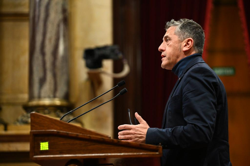   Orobitg qüestiona a Barrientos i al fiscal superior de Catalunya els arguments per denegar a Jové compaginar plens i judici  