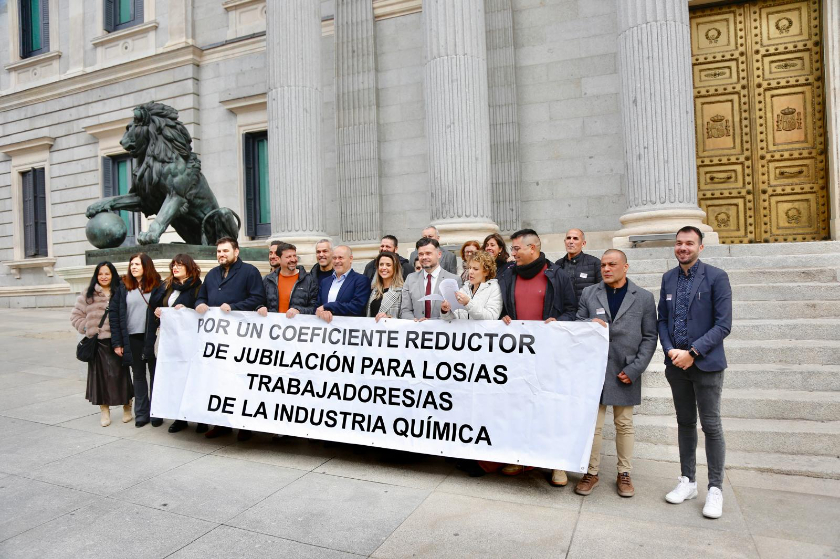  Gabriel Rufián i Jordi Salvador amb representants sindicals del sector petroquímic / Esquerra Republicana 
