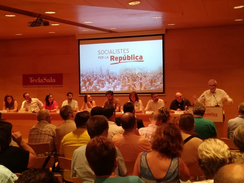 Ernest Maragall durant l'acte de presentació