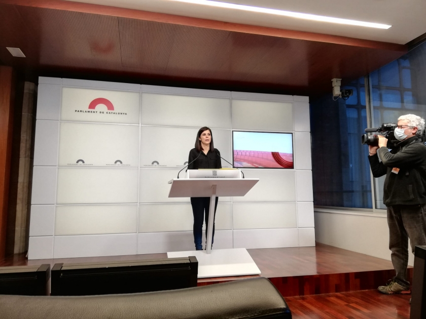 Marta Vilalta, durant la roda de premsa al Parlament 