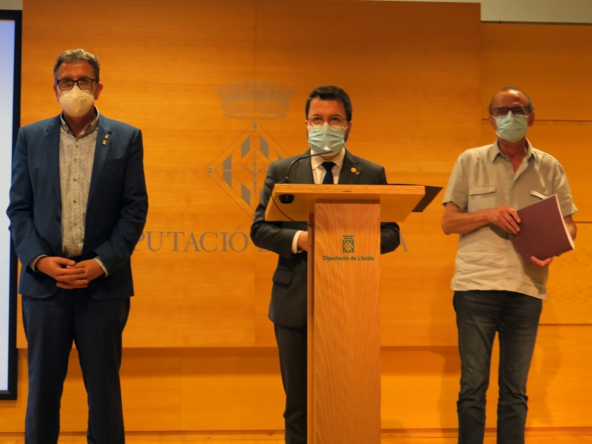 El vicepresident del Govern, Pere Aragonès, acompanyat pel president de la Diputació de Lleida, Joan Talarn, i el paer en cap de Lleida, Miquel Pueyo 