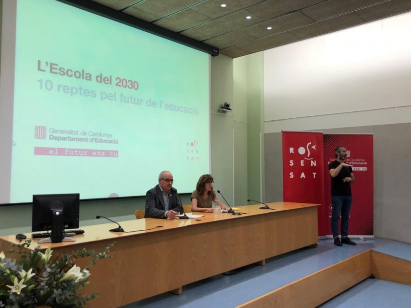  El conseller d'Educació, Josep Bargalló, durant la conferència / Educació 