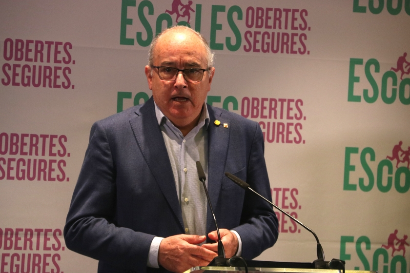  Josep Bargalló en una roda de premsa d''Escoles Obertes, Escoles Segures' 
