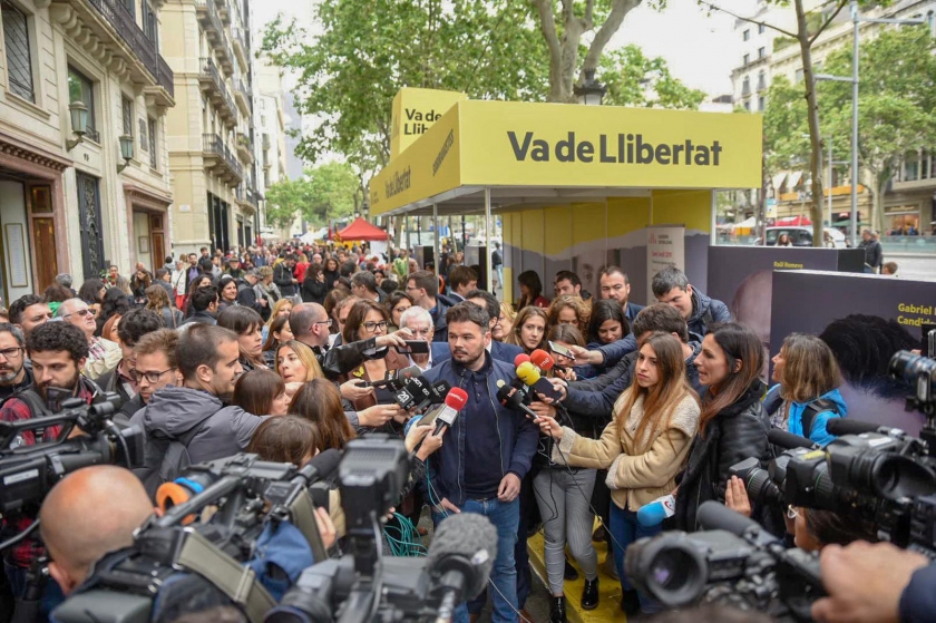   Rufián, al PSC: 'Tenen la consciència tranquil·la sabent que hi ha companys a la presó per haver posat urnes?'  
