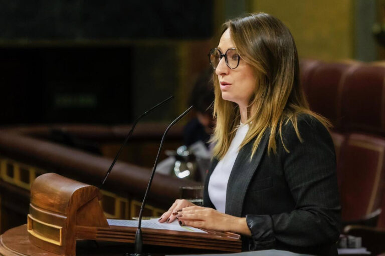 Etna Estrems a la tribuna del Congrés dels Diputats