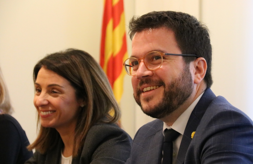  El vicepresident del Govern, Pere Aragonès, amb la portaveu, Meritxell Budó, al departament d'Economia / ACN 