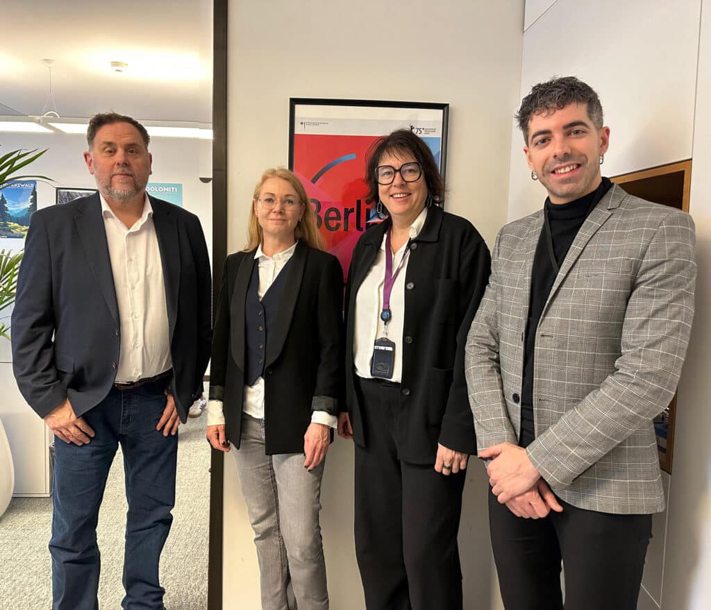 Oriol Junqueras, Diana Riba i Adrià Guevara amb Maj Aslett-Rydbjerg, secretària general del grup de The Left