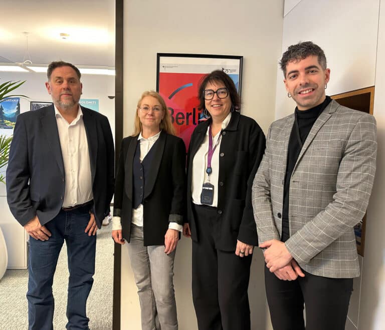 Oriol Junqueras, Diana Riba i Adrià Guevara amb Maj Aslett-Rydbjerg, secretària general del grup de The Left