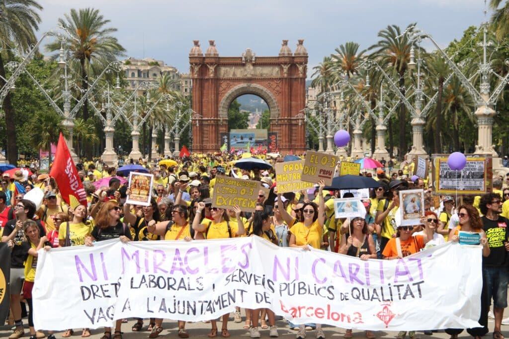 Manifestació Educació a Arc de Triomf