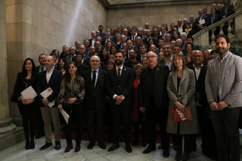   Front comú d’ajuntaments, Síndic i Educació contra la segregació escolar  