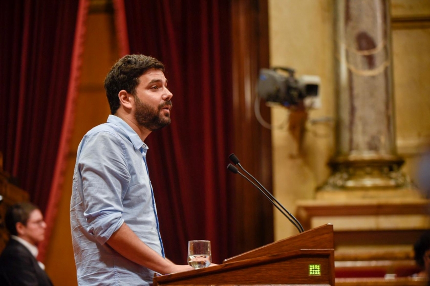   El Parlament aprova una moció, liderada per Esquerra, que insta a crear i finançar un corredor segur per refugiats al Mediterrani   