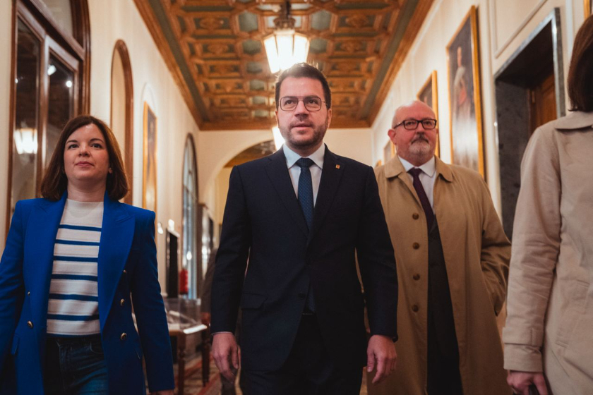 El president Pere Aragonès acompanyat de la senadora, Sara Bailac, i el delegat del Govern a Madrid, Joan Capdevila / Govern de la Generalitat