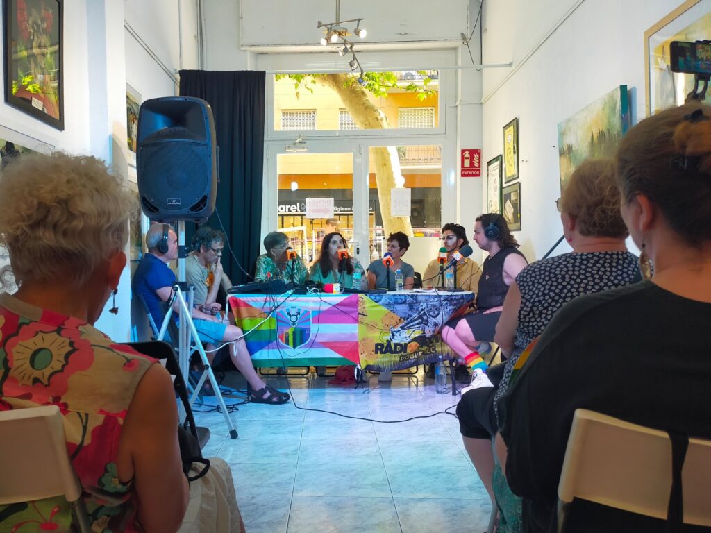 La presidenta de la coordinadora LGBTI+ d'Esquerra Republicana Laura Pi Ledesma participa de l'especial #28J🏳️‍🌈 de Radioactius, la ràdio comunitària del #PobleSec el 16 de juny de 2025