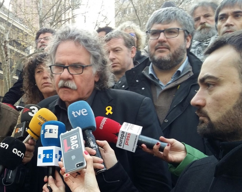  Joan Tardà, atenent els mitjans aquest dijous a l'Audiència Nacional 