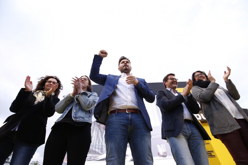 D'esquerra a dreta, Teresa Ciurana, Ona Martínez, Gabriel Rufián, Isaac Albert i Diana Riba a l'acte de campanya a Terrassa / Arnau Carbonell 